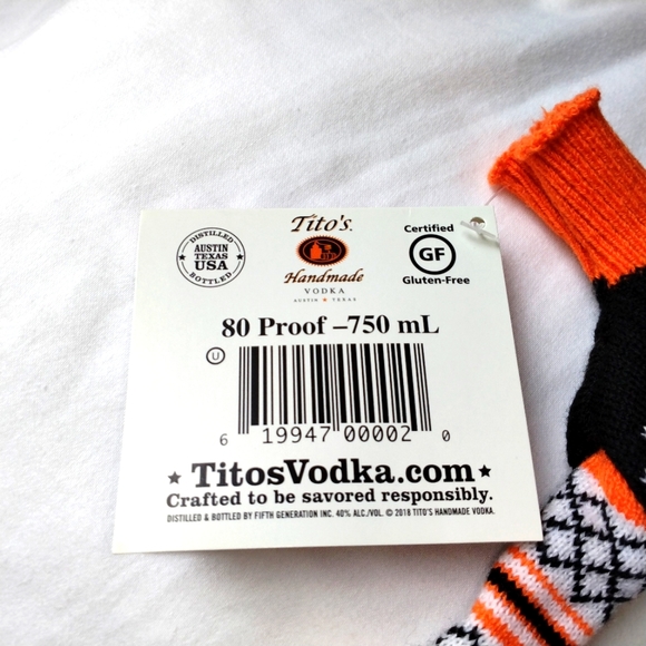 Tito’s Vodka Holiday Ugly Mini Sweater Bottle Topper with Gift Tag NEW Barware - Picture 3 of 3